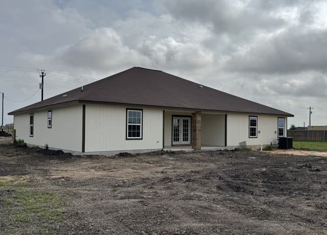 Home for sale at 472 County Rd. 679 in Natalia, TX — photo 3