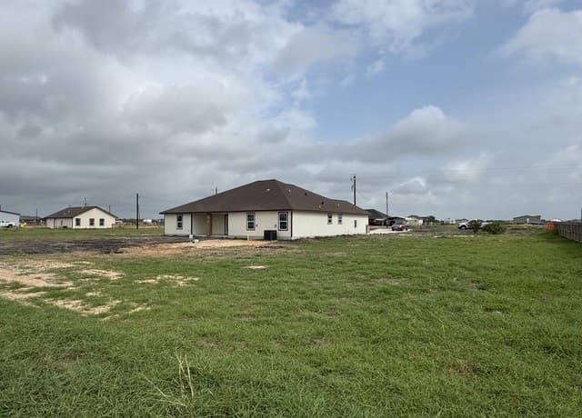 Home for sale at 472 County Rd. 679 in Natalia, TX — photo 5