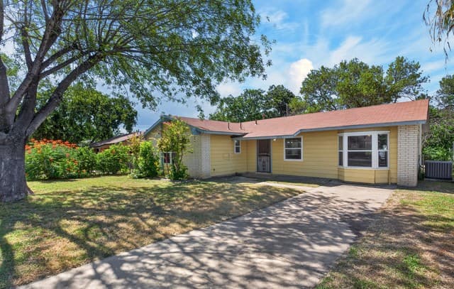Home for sale at 2714 Lagoon Dr in San Antonio, TX — photo 2