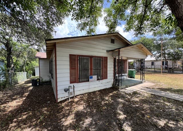 Home for sale at 1837 E Highland Blvd in San Antonio, TX — photo 1
