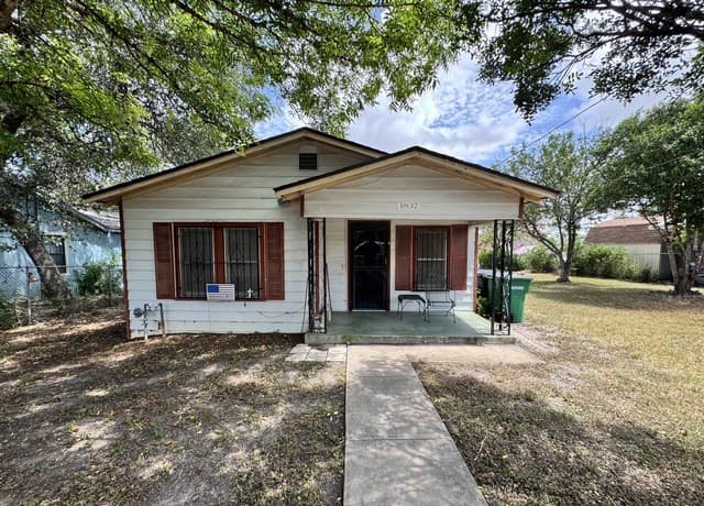 Home for sale at 1837 E Highland Blvd in San Antonio, TX — photo 2