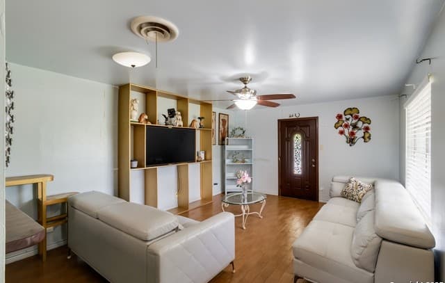 Home for sale at 4422 Bikini Dr in San Antonio, TX — photo 5