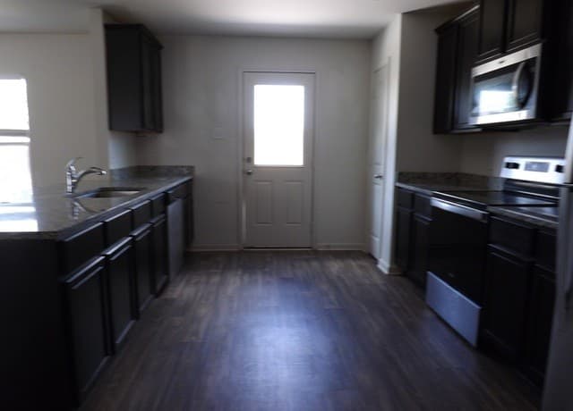 Home for sale at 10927 Chatham Ct in Converse, TX — photo 3