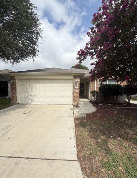 Home for sale at 10319 Grand Club Dr in San Antonio, TX — photo 2
