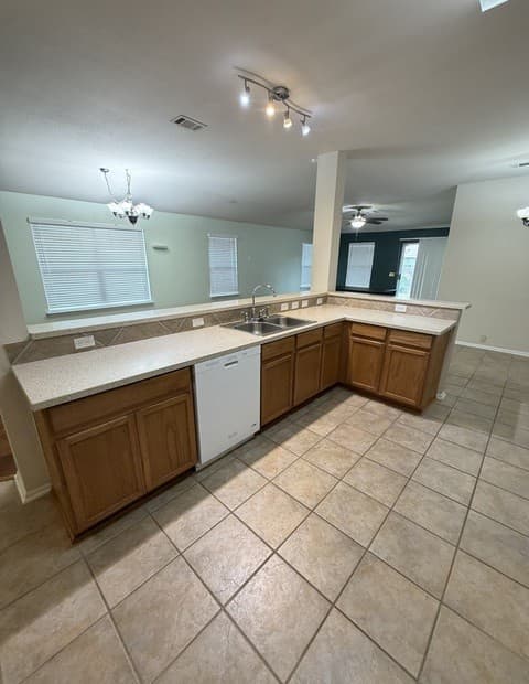 Home for sale at 10319 Grand Club Dr in San Antonio, TX — photo 5