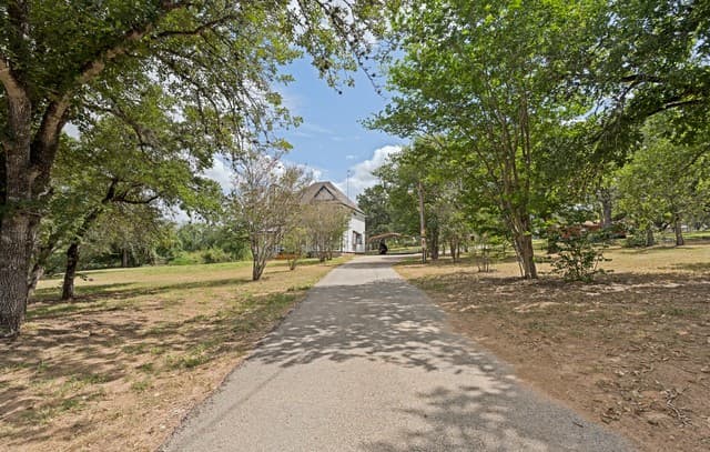 Home for sale at 9052 Us Highway 181 N in Floresville, TX — photo 3