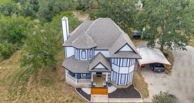 Home for sale at 9052 Us Highway 181 N in Floresville, TX — photo 4