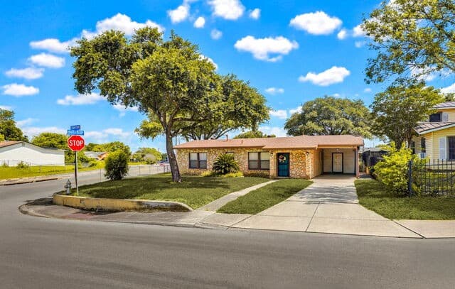 Home for sale at 126 Howerton in San Antonio, TX — photo 2