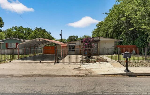 Home for sale at 158 Lelani St in San Antonio, TX — photo 1