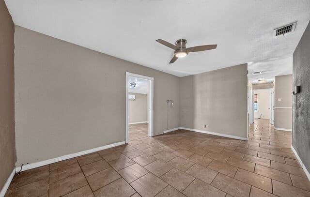 Home for sale at 158 Lelani St in San Antonio, TX — photo 4