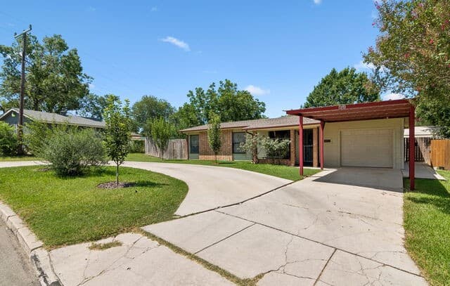 Home for sale at 5919 Wales St in San Antonio, TX — photo 4