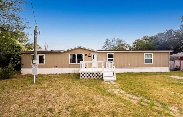 Home for sale at 3907 Anaqua Dr in Elmendorf, TX — photo 2