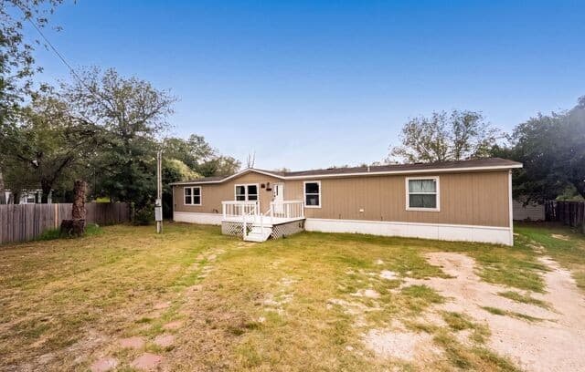 Home for sale at 3907 Anaqua Dr in Elmendorf, TX — photo 3