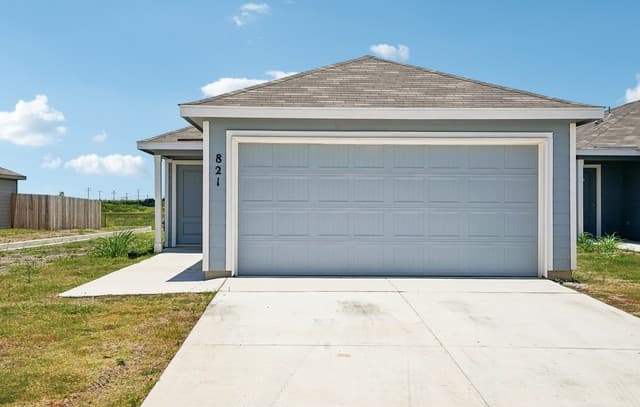 Home for sale at 821 Day Break Dr in Marion, TX — photo 2
