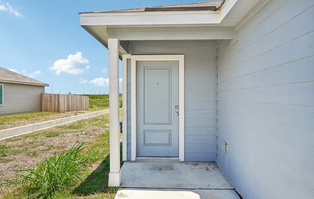 Home for sale at 821 Day Break Dr in Marion, TX — photo 4