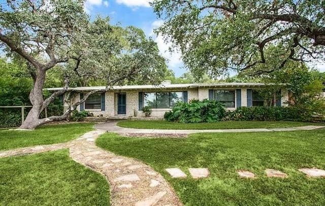 4-bedroom home for sale at 345 Burr Rd in Terrell Hills TX