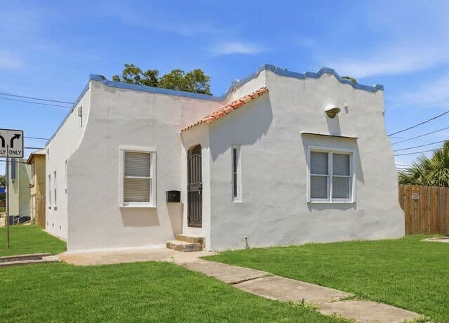Home for sale at 1601 Fulton Avenue in San Antonio, TX — photo 1