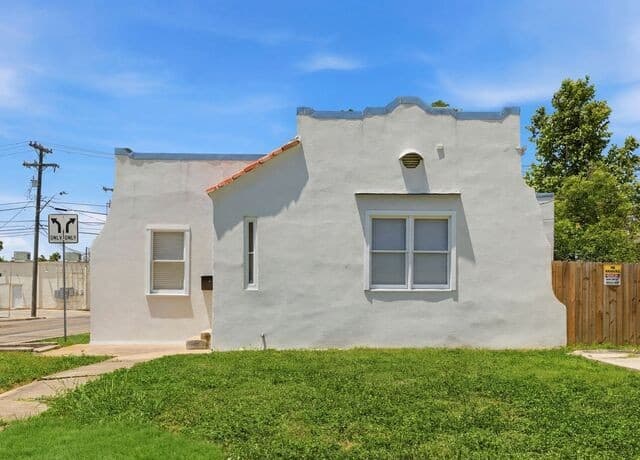 Home for sale at 1601 Fulton Avenue in San Antonio, TX — photo 2