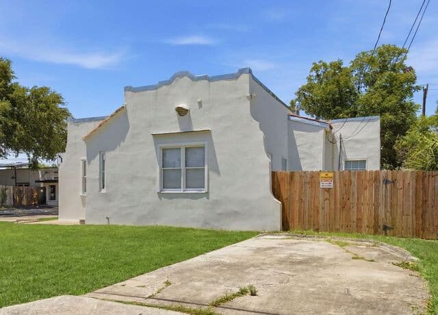 Home for sale at 1601 Fulton Avenue in San Antonio, TX — photo 3