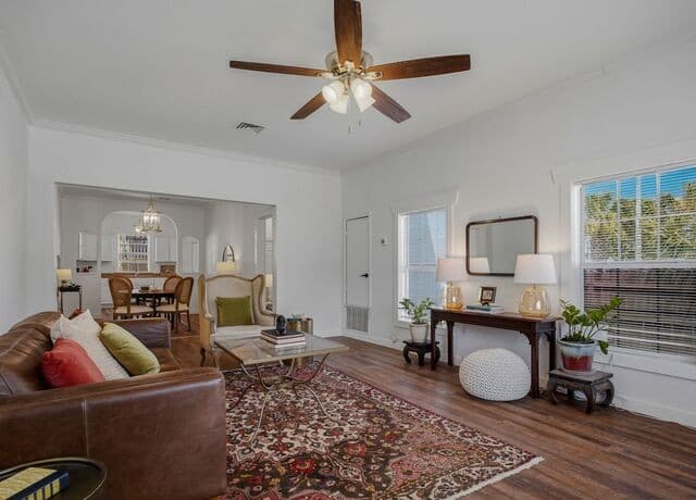 Home for sale at 1601 Fulton Avenue in San Antonio, TX — photo 4