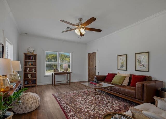 Home for sale at 1601 Fulton Avenue in San Antonio, TX — photo 5