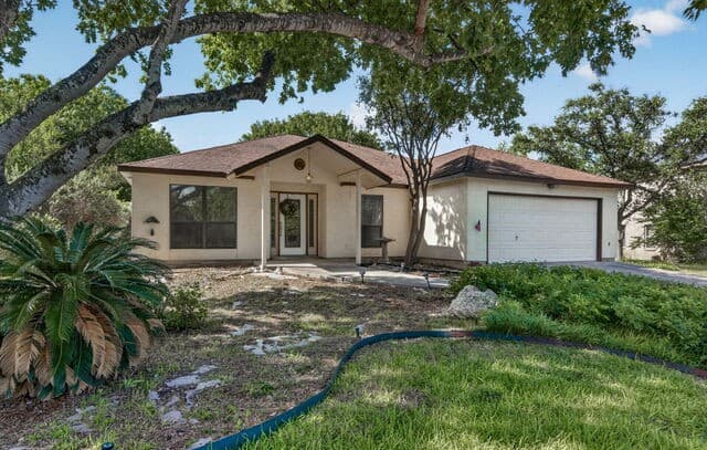 Home for sale at 254 Quail Dr in Universal City, TX — photo 4
