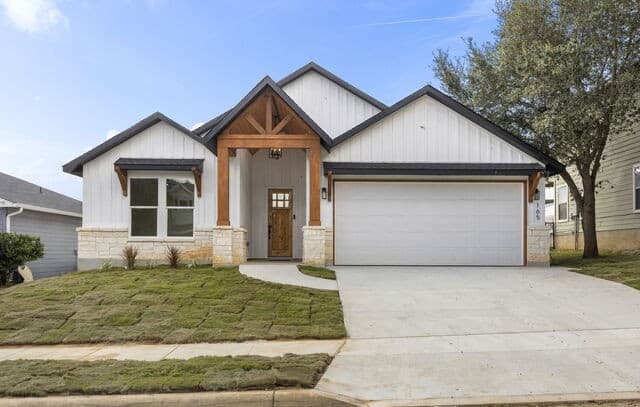 Home for sale at 165 Whitewing Way in Floresville, TX — photo 1