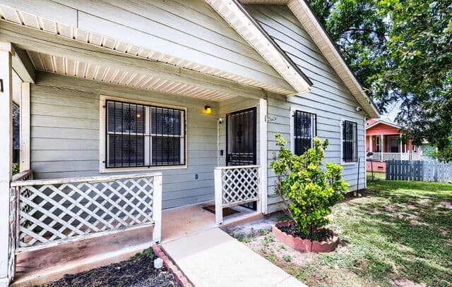 Home for sale at 623 Clark Ave in San Antonio, TX — photo 3