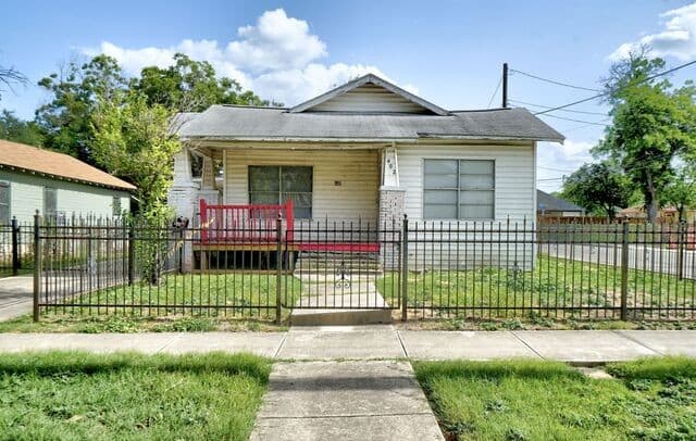 Home for sale at 402 Helena St in San Antonio, TX — photo 1