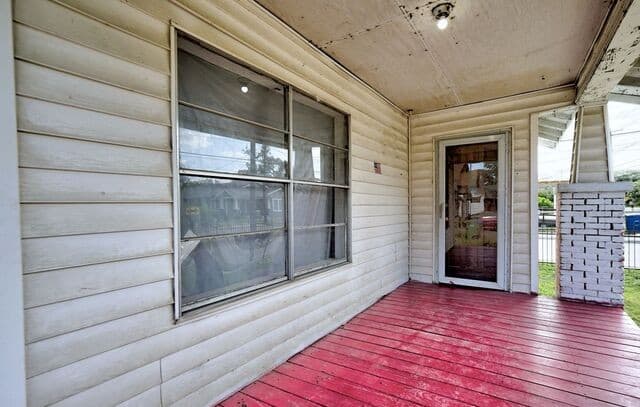 Home for sale at 402 Helena St in San Antonio, TX — photo 3