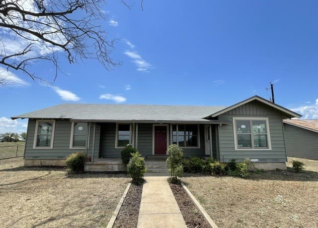 3-bedroom home for sale at 6220 Fm 2676 in Hondo TX