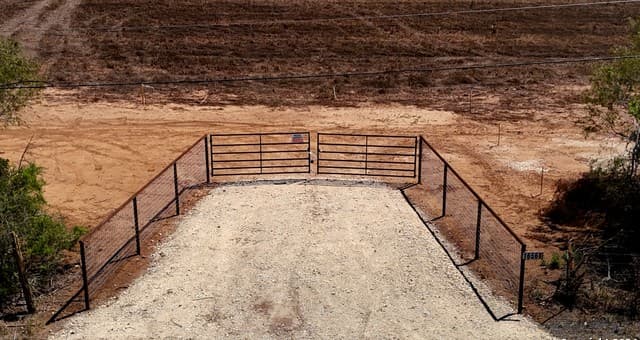 home for sale at 16568 New Berlin Rd in St Hedwig TX