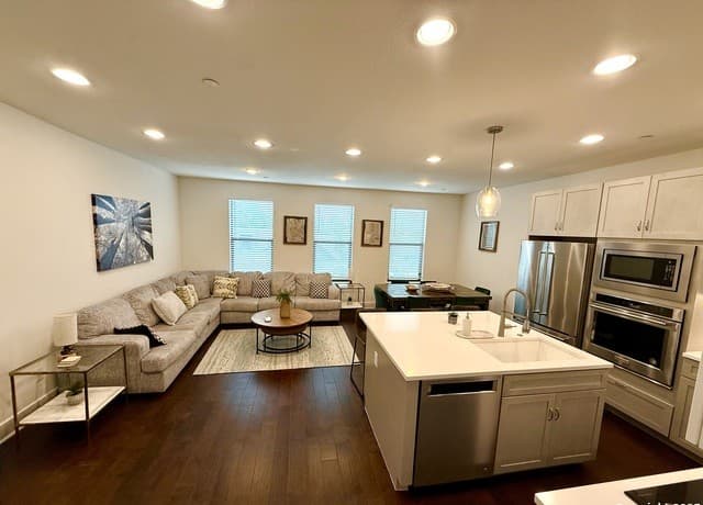 3-bedroom rental at 808 E Carson St Unit 102 in San Antonio TX