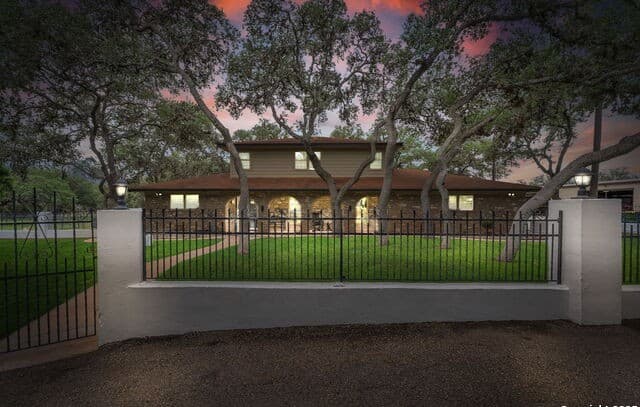 4-bedroom home for sale at 11650 Sunset Ranch in Helotes TX
