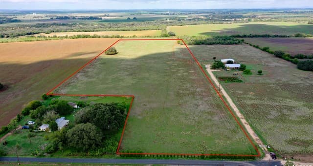 home for sale at 00 County Road 4401 in Hondo TX