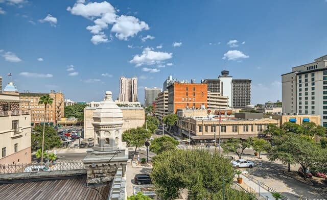 1-bedroom rental at 235 E Commerce Unit 400 in San Antonio TX