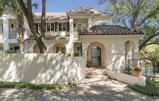 home for sale at 131-139 Saint Dennis in San Antonio TX