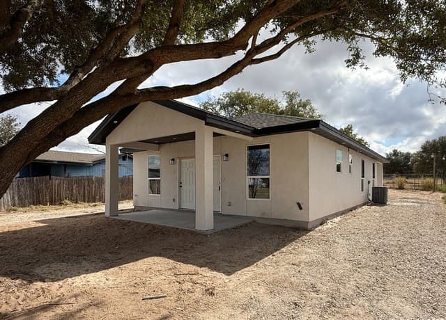 home for sale at 3274 N Ih 35 in Natalia TX