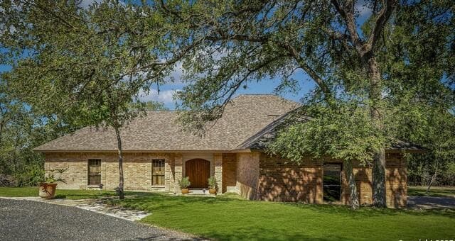 3-bedroom home for sale at 127 Siebeneicher Rd in Boerne TX
