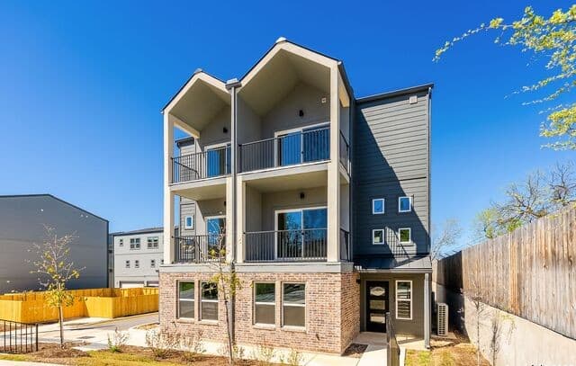 3-bedroom rental at 419 Ira Avenue Unit 1102 in San Antonio TX