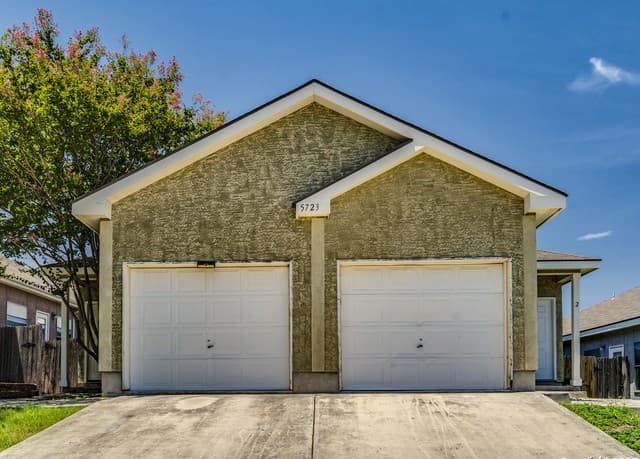 3-bedroom rental at 5723 Golf Heights Unit UNIT 1 in San Antonio TX