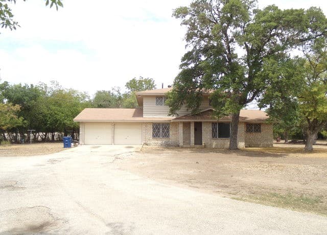 5-bedroom rental at 5975 Babcock in San Antonio TX