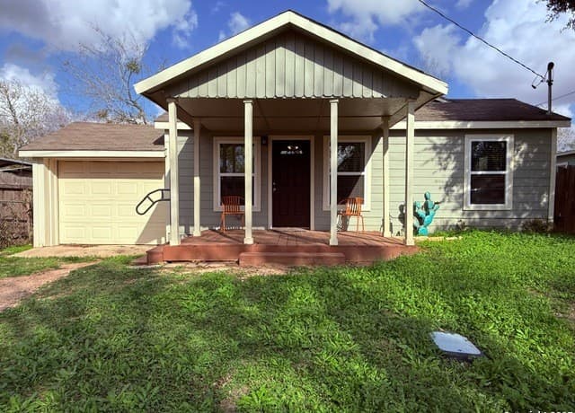 2-bedroom rental at 1310 South 4th in Floresville TX