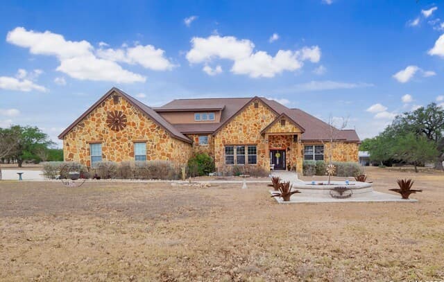 4-bedroom home for sale at 103 Rio Grande Dr in Blanco TX