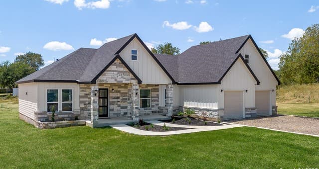 3-bedroom home for sale at 120 County Road 6852 in Lytle TX