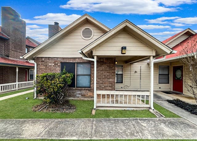 1-bedroom rental at 6306 Queens Castle Unit 4 in San Antonio TX