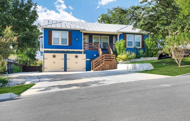 home for sale at 425 Parland in San Antonio TX
