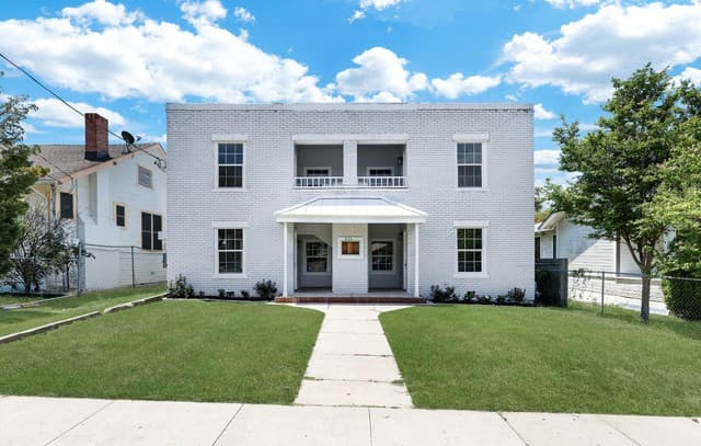home for sale at 834 W Russell Pl in San Antonio TX