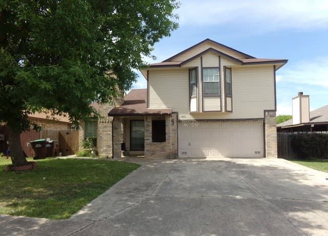 3-bedroom rental at 11427 Long Trail in San Antonio TX