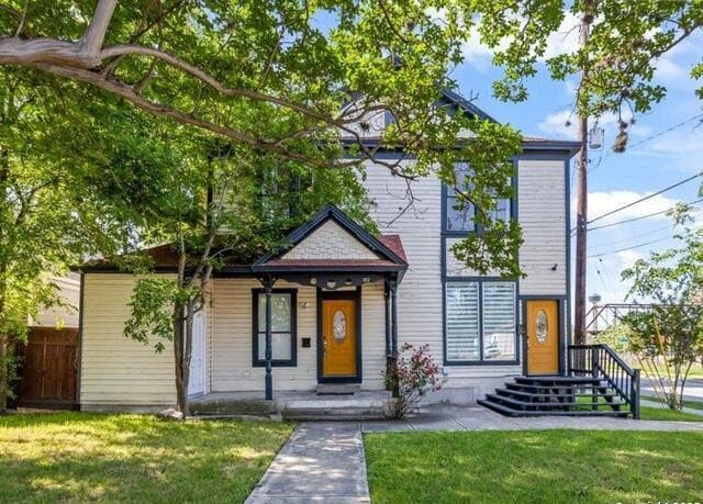 home for sale at 302 Lamar in San Antonio TX